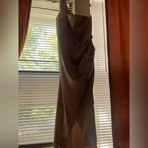 Bridesmaids dress never warn, just too small. Size 10/12 fits like a 8/10